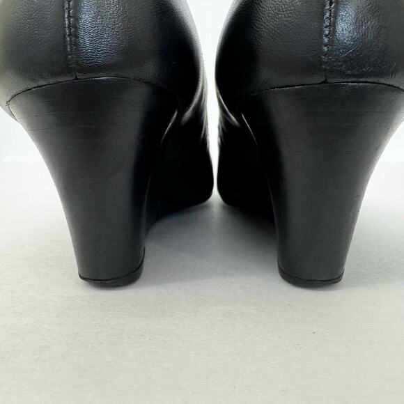Tory Burch Sally Leather Wedge Pumps Shoes Black Metal Double T Logo 9.5M - Picture 10 of 15